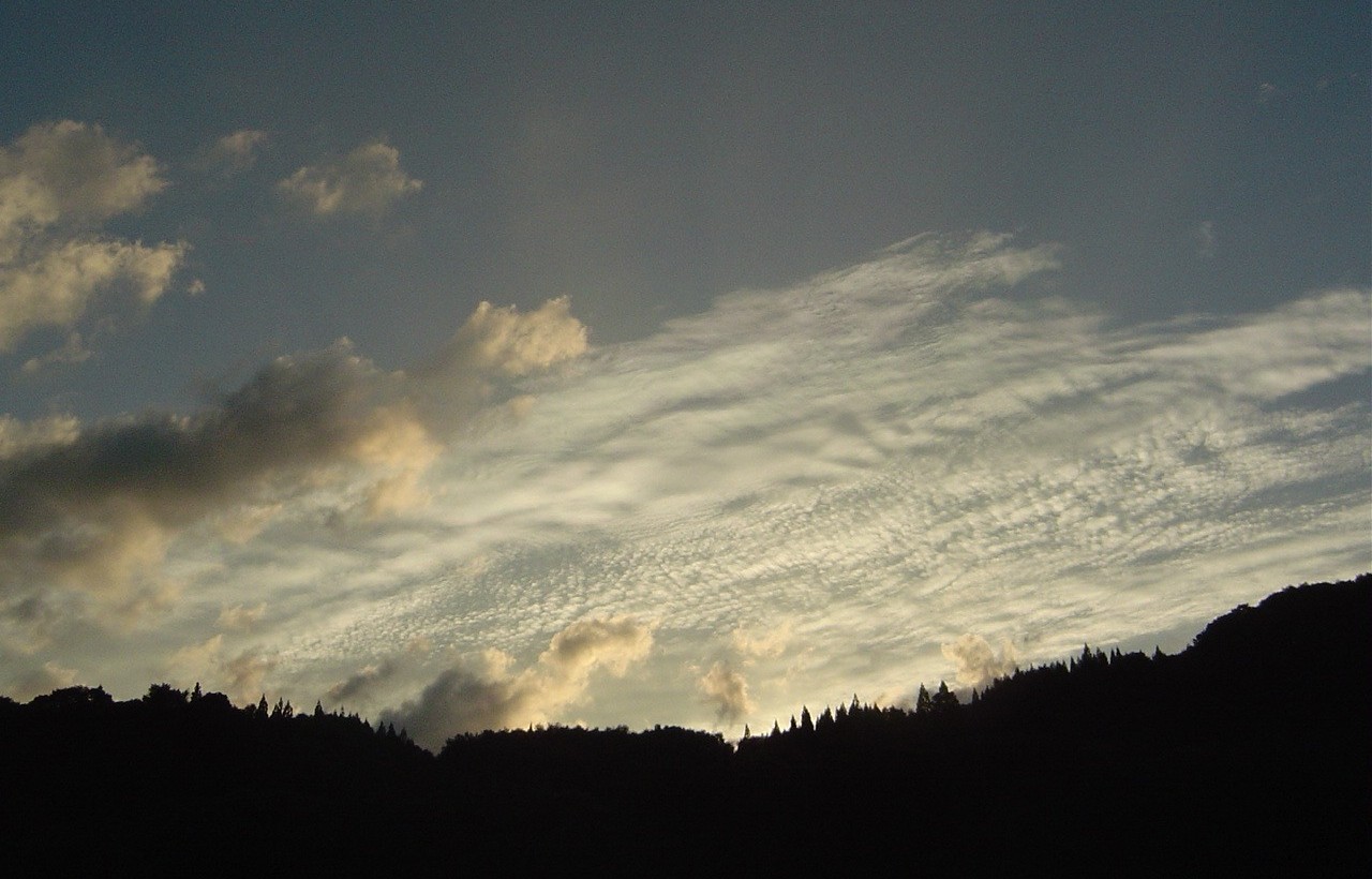 Clouds2 (196k image)